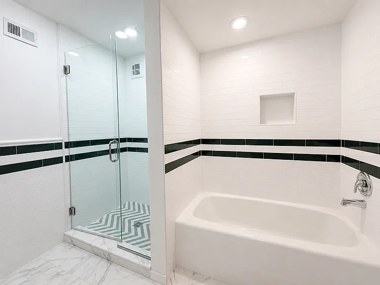 5733 N Ridge Ave #B — Photo 16