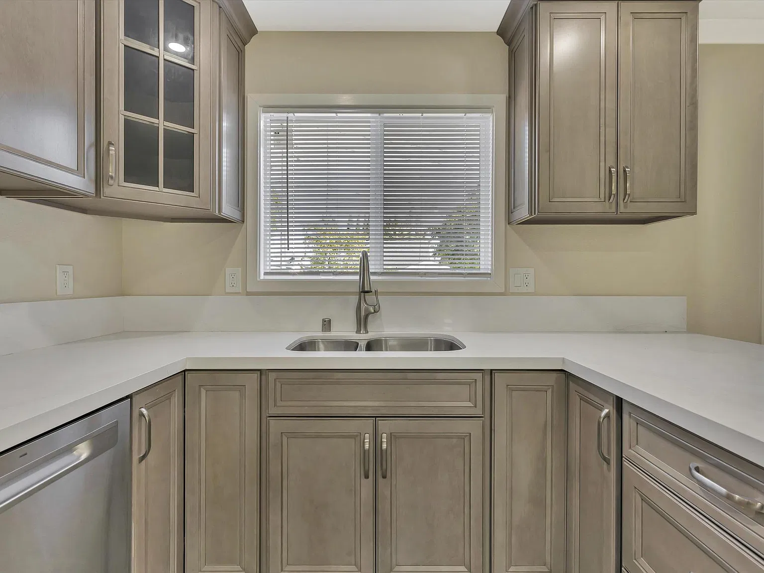 3 bed, 1232 sqft, $3,900 — Photo 4