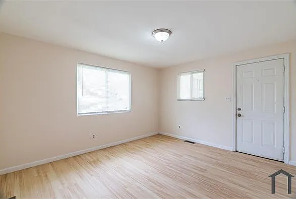 3 bed, 980 sqft, $1,500 — Photo 1