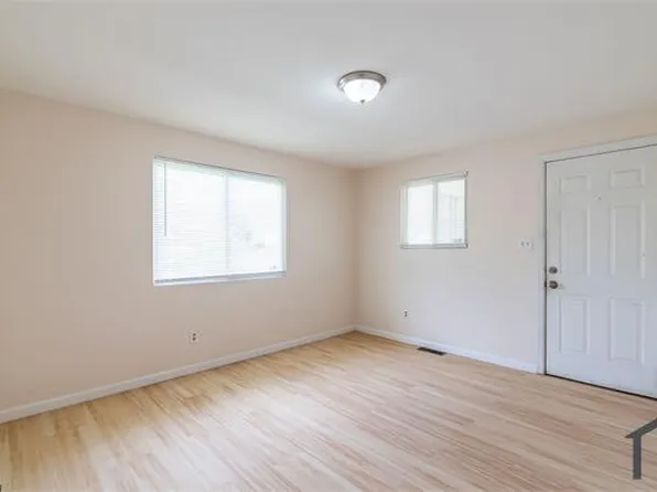 10189 Mayfair Dr, Saint Louis, MO 63136