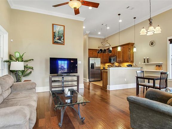 2nd image of 2026 Prytania St APT F