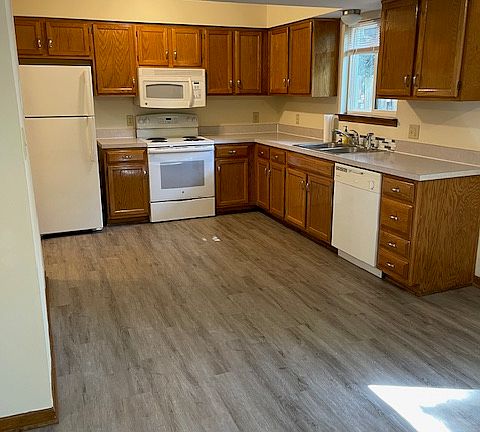 Kitchen - All appliances furnished