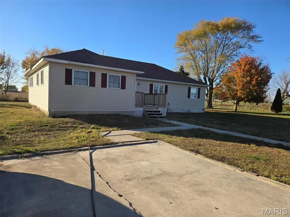 1590 Hookdale Ave, Keyesport, IL 62253