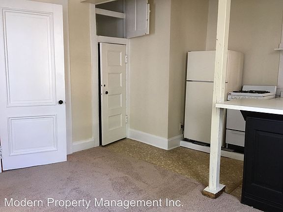 5th image of 453 E Maxwell St APT 6