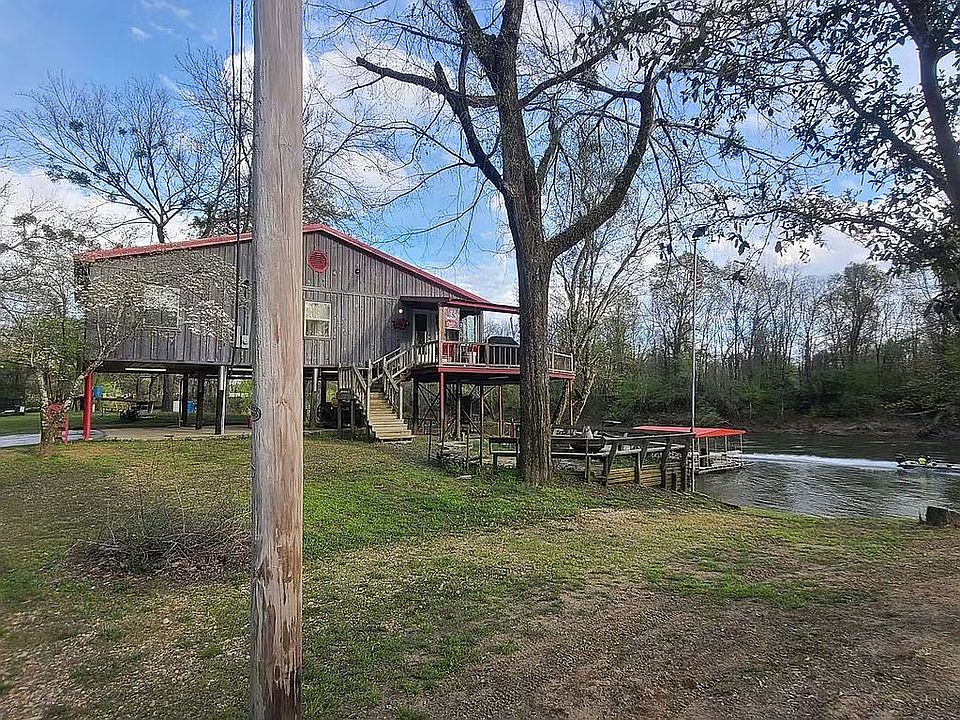 1st image of 330 Riverside Dr