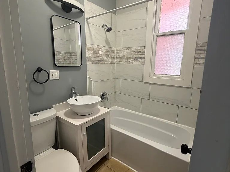 843 N Francisco Ave #1R — Photo 3