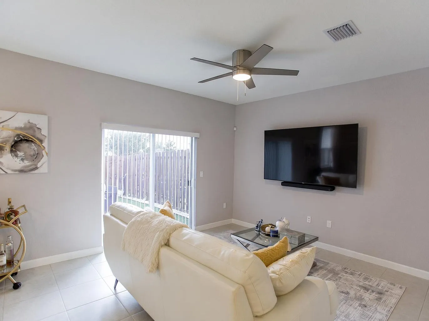 3 bed, 2.5 bath, 1602 sqft, $4,000 — Photo 3