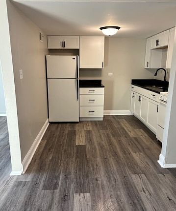 2nd image of 1103-1103 Evans Ave #3C