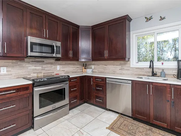 840 Ankathem Pl, Colwood, BC V9B 5J4