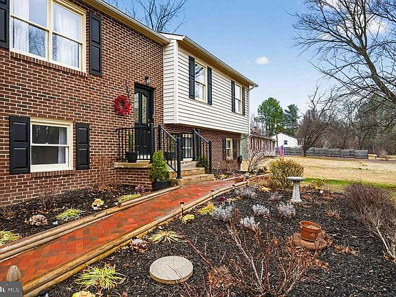 2nd image of 10314 Reid Ln
