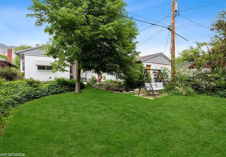 2571 Van Buren Ave — Photo 23