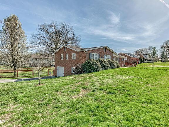 3rd image of 609 Hollyhill Rd