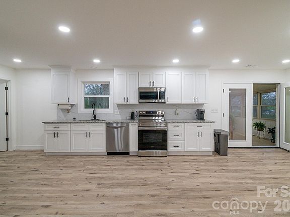 4th image of 908 Woodside Dr