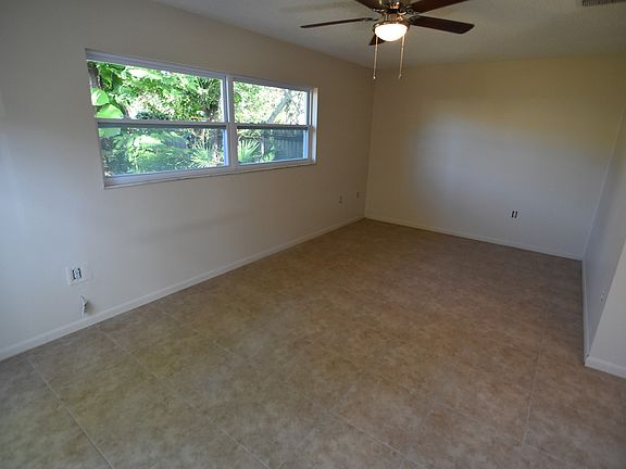 5th image of 3047 N Windchime Cir