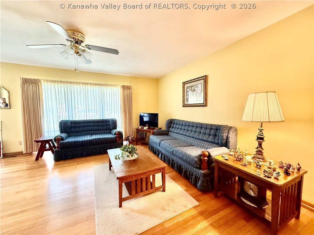 944 S Walnut St, Saint Albans, WV - More