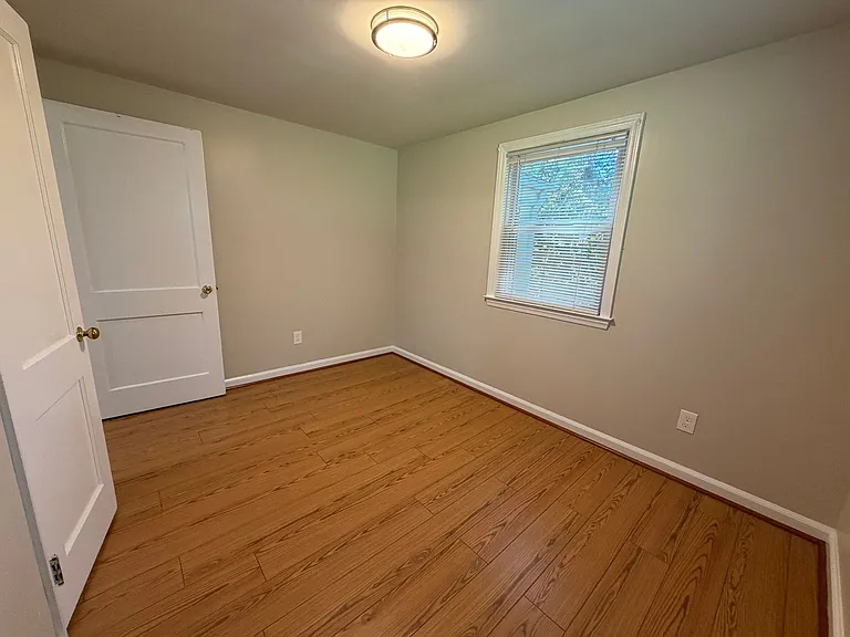 1003 Montgomery St — Photo 13