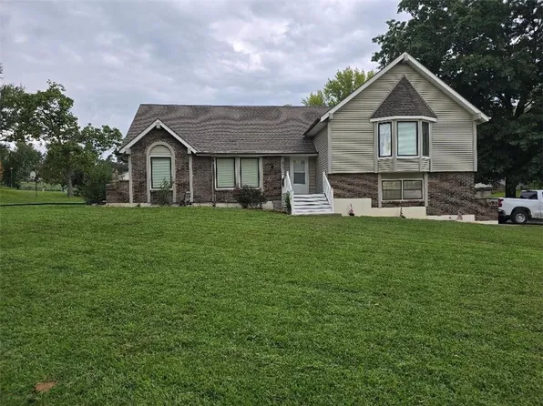 601 W Stonecrest Cir, Saint Joseph, MO 64506