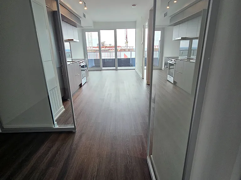448 Burnhamthorpe Rd W #4201 — Photo 10