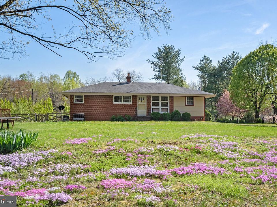 1st image of 571 Richmond Rd