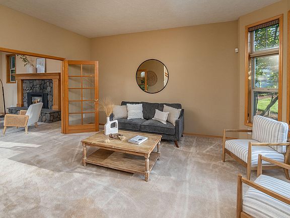 4th image of 21191 Cultus Mountain Ct