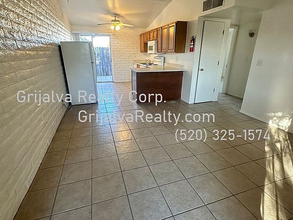 4th image of 1143 E Water St #1145