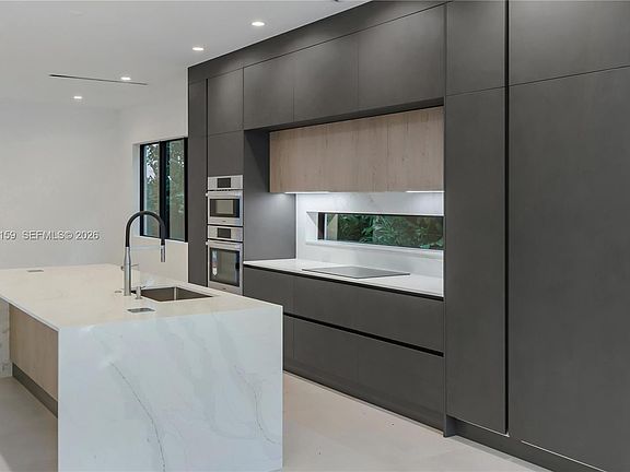 4th image of 3086 Indiana St