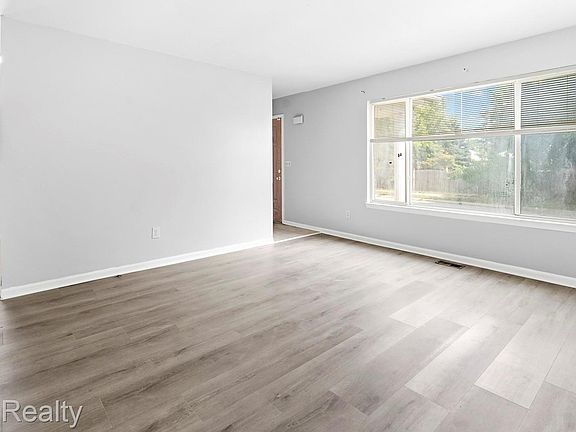 5th image of 1681 Marion Ave