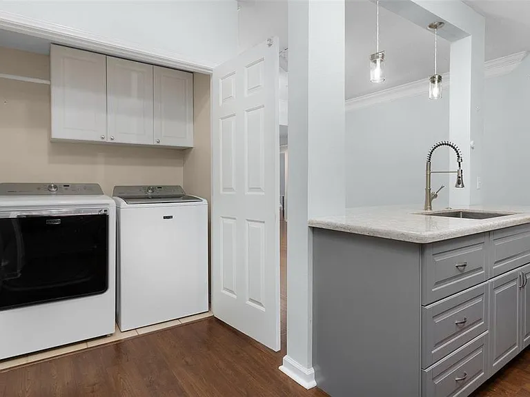 233 Goldenrain Dr #202 — Photo 10