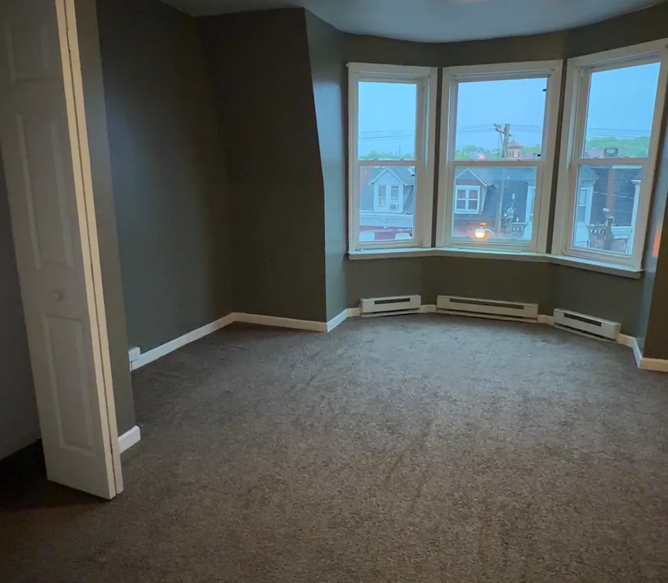 3 bed, $1,100 — Photo 4