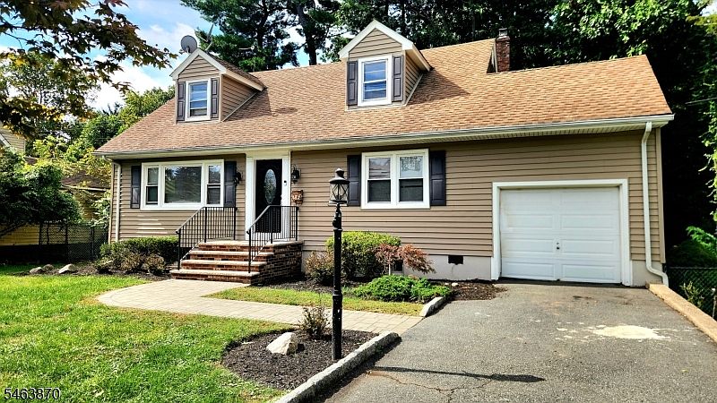 1st image of 11 Brookhill Pl
