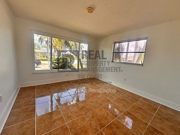 5th image of 4403 SE 19th Pl