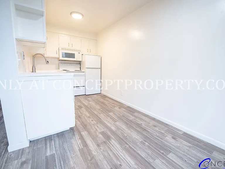 425 E 3rd Ave — Photo 75