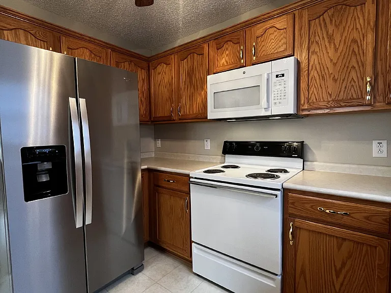 3427 Poplar Hl — Photo 24