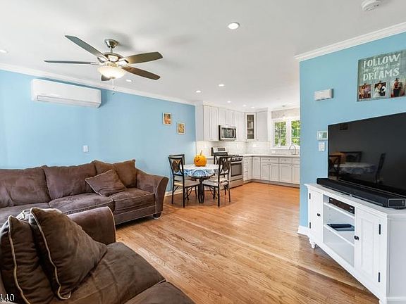 3rd image of 93 Kendall Dr