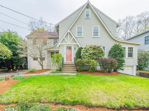 11 Hilltop Ave, Lexington, MA 02421