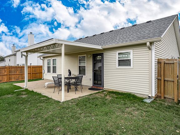 2nd image of 2127 Carlton Ln