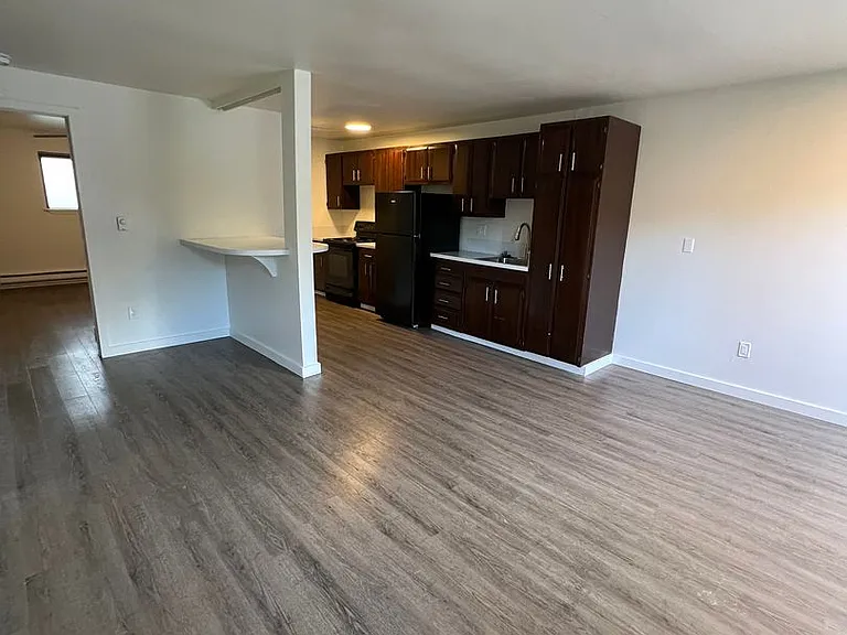 Eagle Court Apartments — Photo 24
