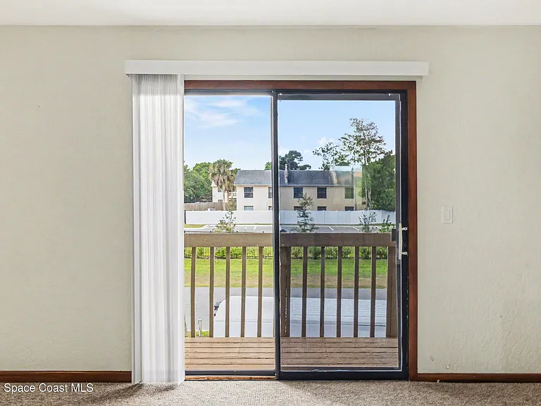 1123 Tree Ridge Ln NE — Photo 6