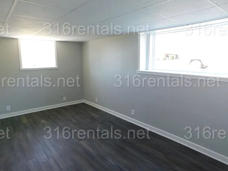Broadview Apartments — Photo 7