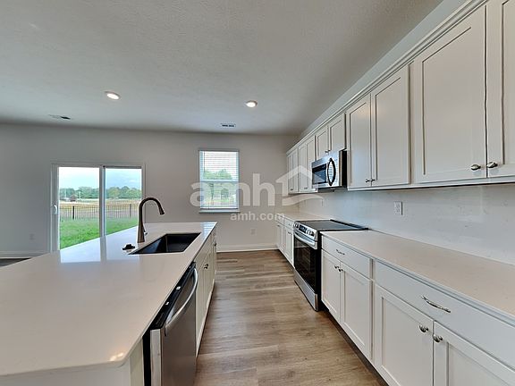 3rd image of 1106 Heritage Blvd