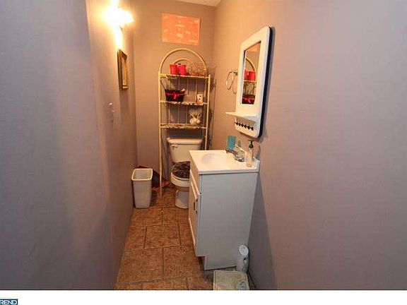 4th image of 2433 Kensington Ave