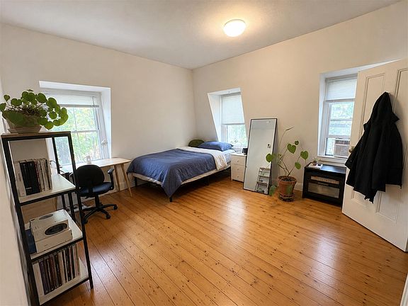 2nd image of 339 Broadway Ste 1