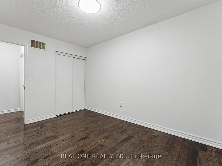 30 Henneberry Ln — Photo 30