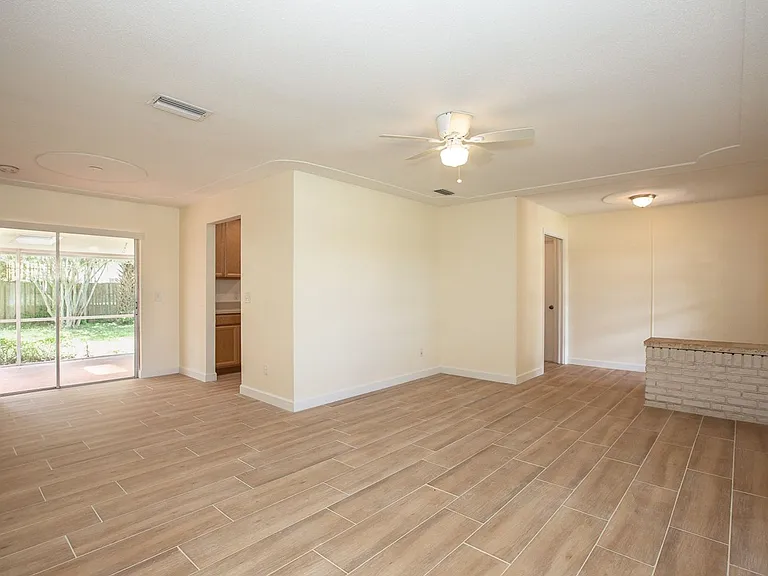 2242 King Johns Ct — Photo 2