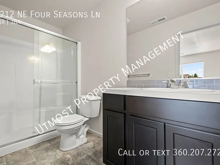 2212 NE Four Seasons Ln — Photo 3