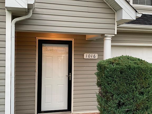 3rd image of 1016 Seven Oaks Blvd