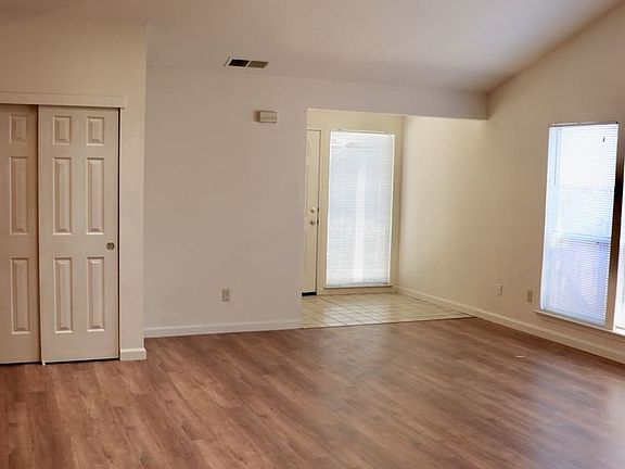 4th image of 6004 Lincoln Ave