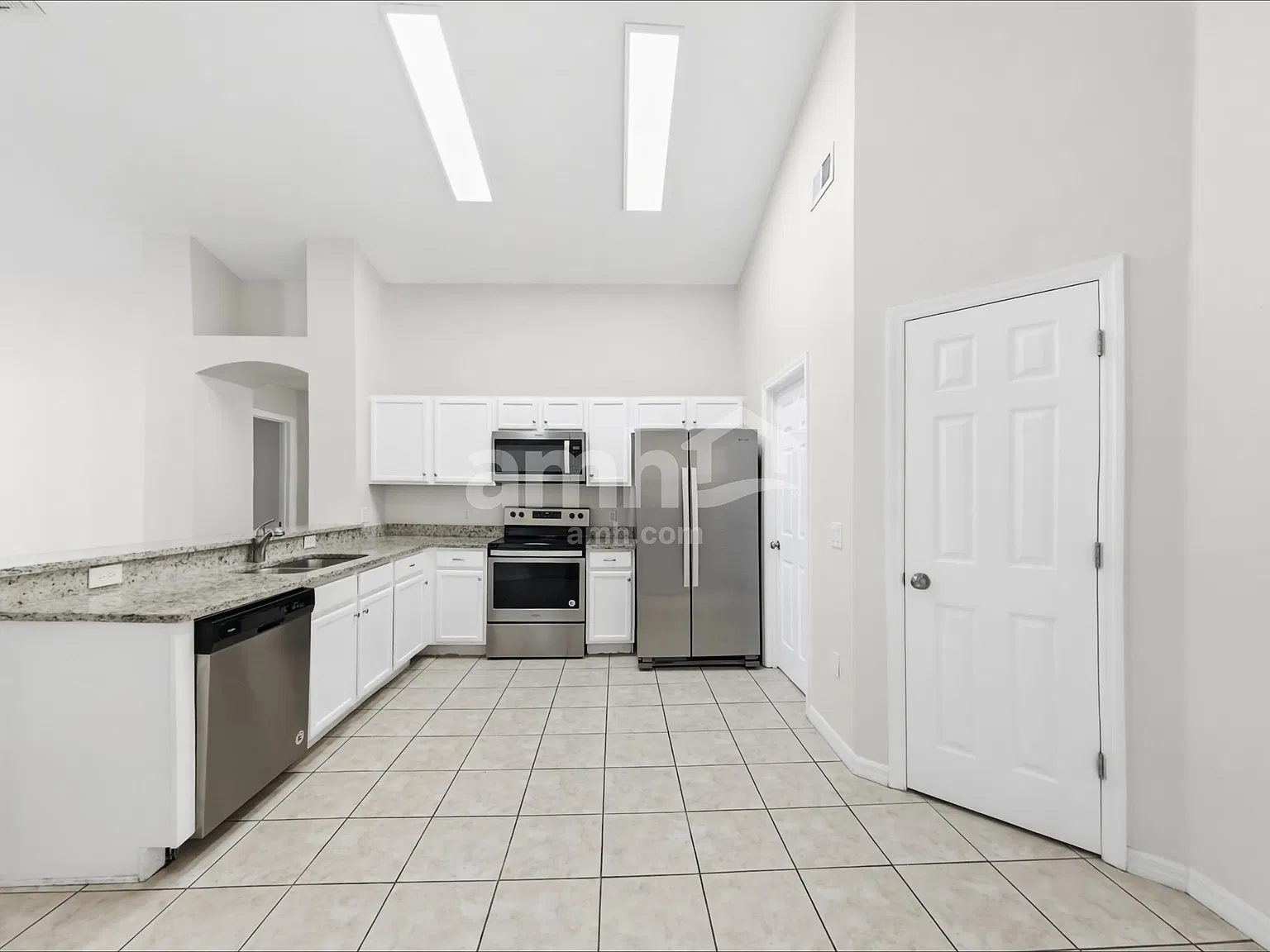 4 bed, 3.0 bath, 1642 sqft, $2,285 — Photo 3