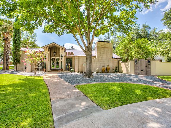 3rd image of 1525 Paseo De Vaca St