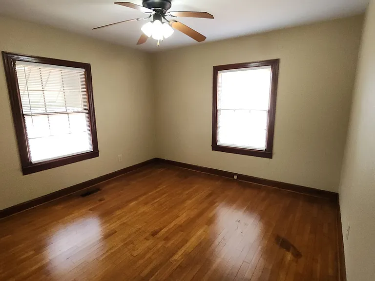 1416 N Detroit Ave — Photo 16